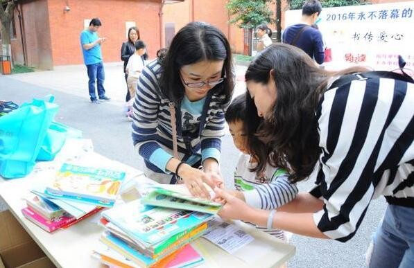 “广东财经大学为200余名国外师生寄送爱心防疫包”