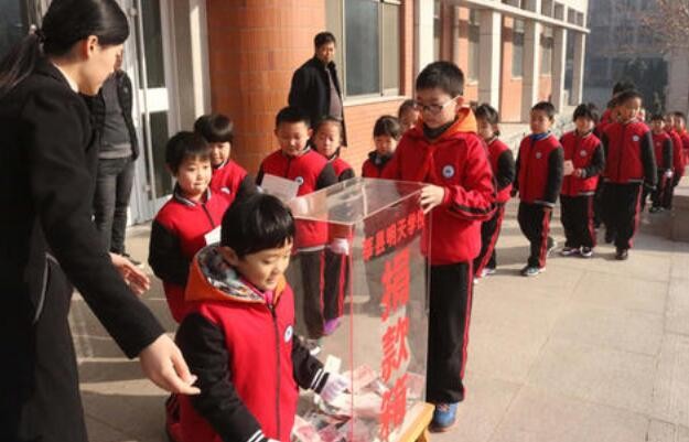 “世界环境日 江苏扬州大学生志愿者关注“水中大熊猫””