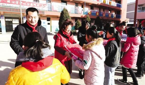 “民政部关于推动在全国性和省级社会组织中树立信息发言人制度的通知”