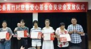 “互创兵团志愿者支援湘潭抗战老兵重建房屋(组图)”