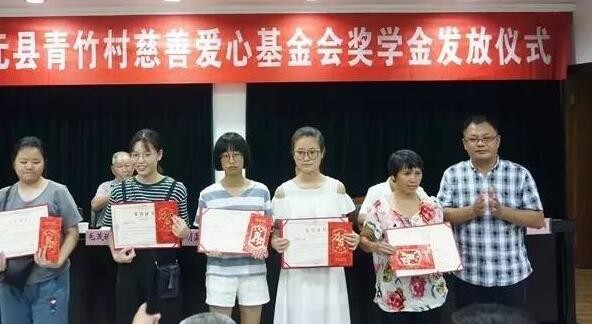 “包机专列，送农民工返岗”