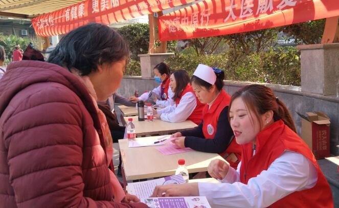 “重庆城市管理职业学院“教育关爱服务团”赴永川区朱沱镇开展“三下乡”活动”